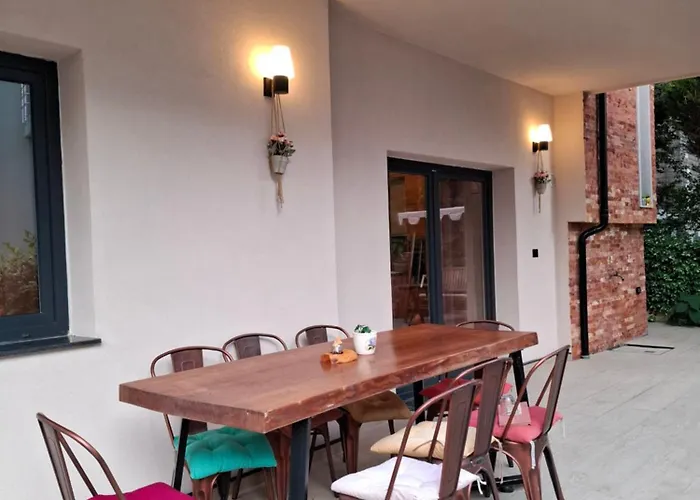 Nio Planet Golem, Durres Prázdninový dům Golem (Tirana)