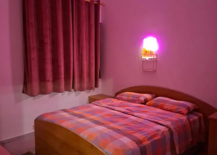 Nio Planet Golem, Durres Hébergement de vacances *