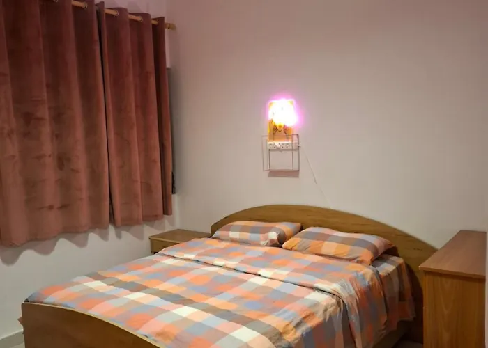 Nio Planet Golem, Durres Ferienhaus Golem (Tirana)